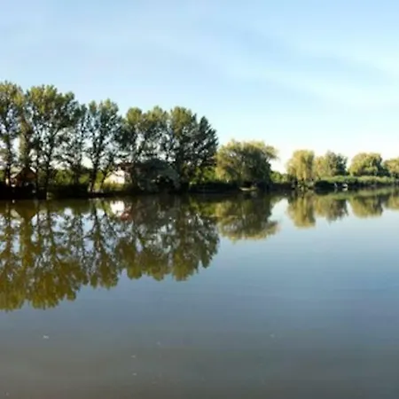 Apartment Hideout Homestead On The Riverside Fishing&hunting *
